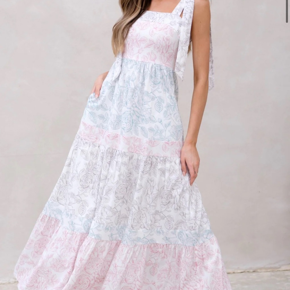For A Change White Floral Maxi Dress
AURA